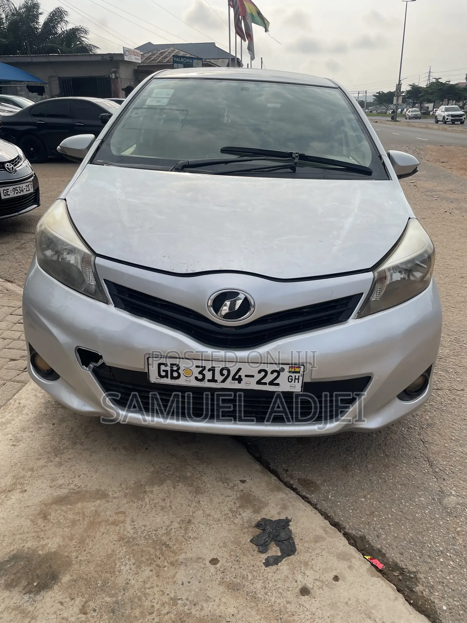 Toyota Vitz 2012 Silver