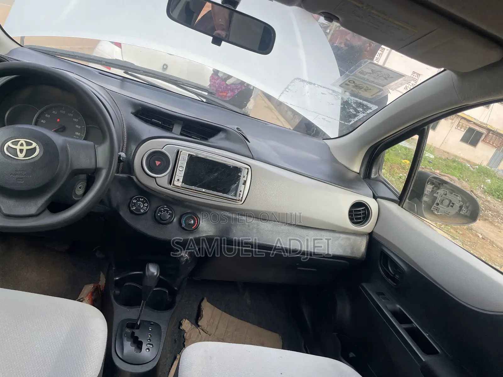Toyota Vitz 2012 Silver