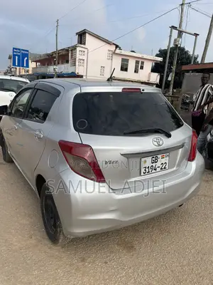 Toyota Vitz 2012 Silver