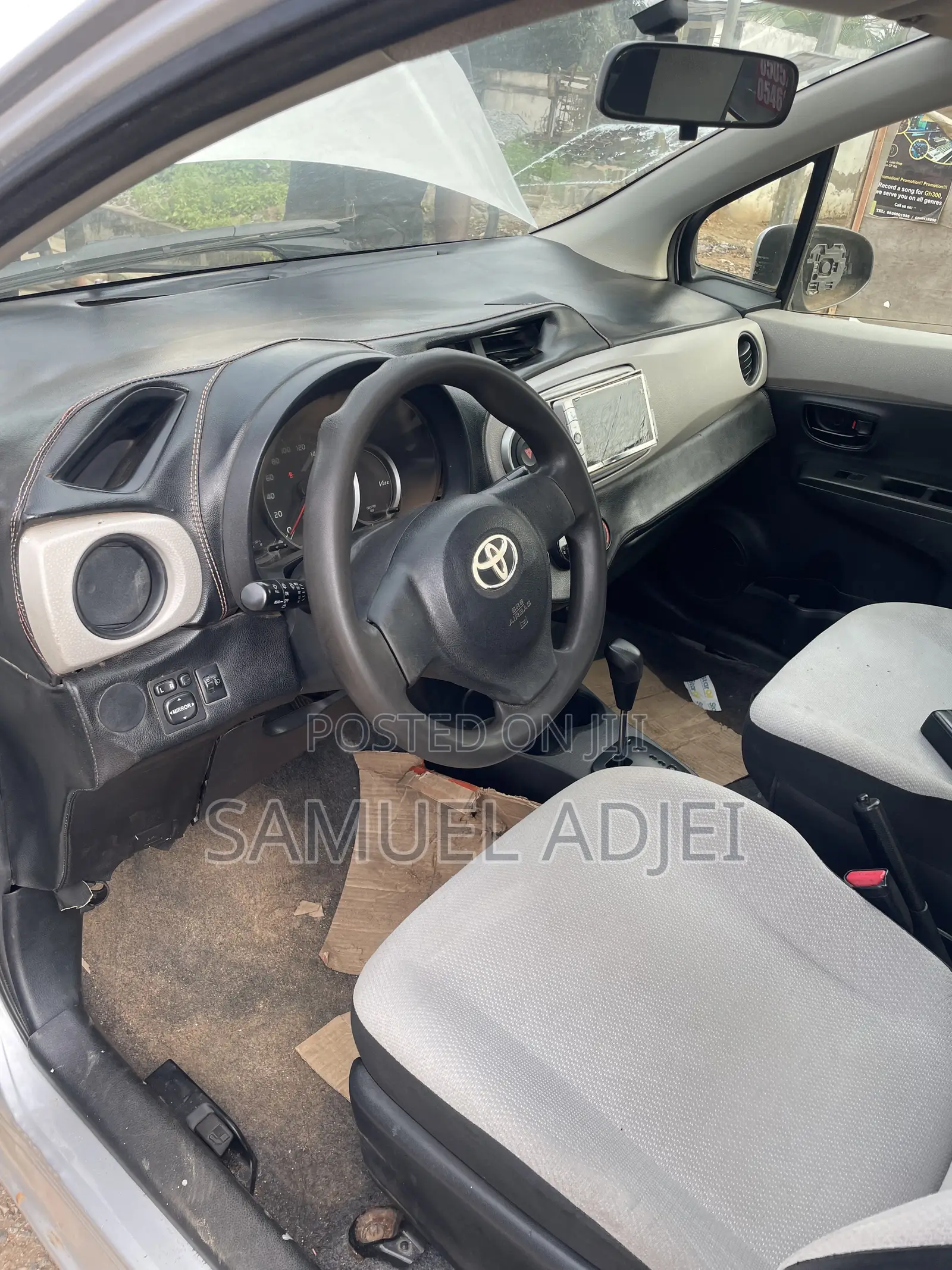 Toyota Vitz 2012 Silver
