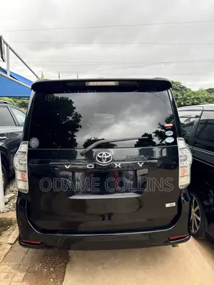 Toyota Voxy X 2WD 8-Seater 2012 Black