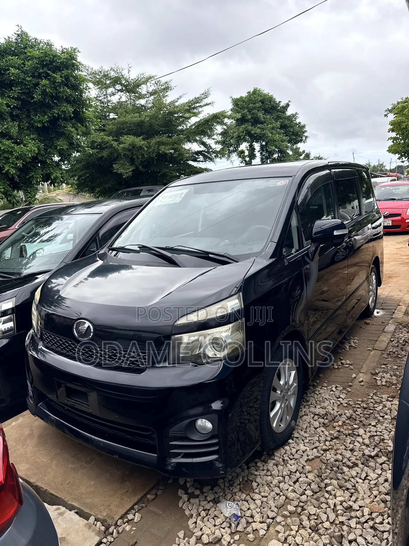 Toyota Voxy X 2WD 8-Seater 2012 Black