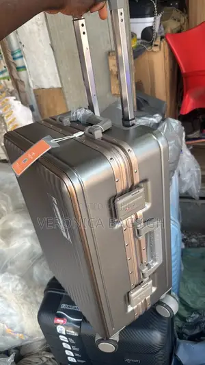 Zippers Luxurious Trolley Hand Luggage 20 Inches