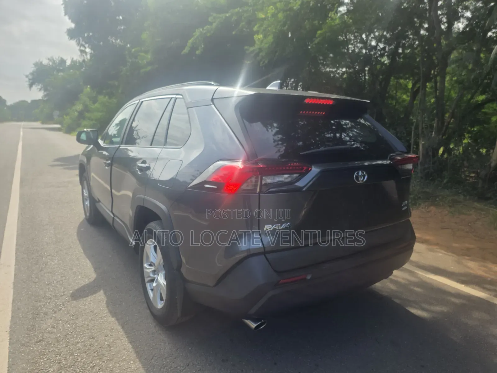 Toyota RAV4 XLE 2021 Gray