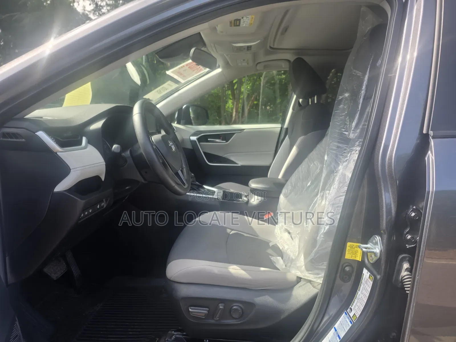 Toyota RAV4 XLE 2021 Gray