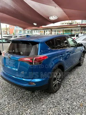 Toyota RAV4 2018 Blue