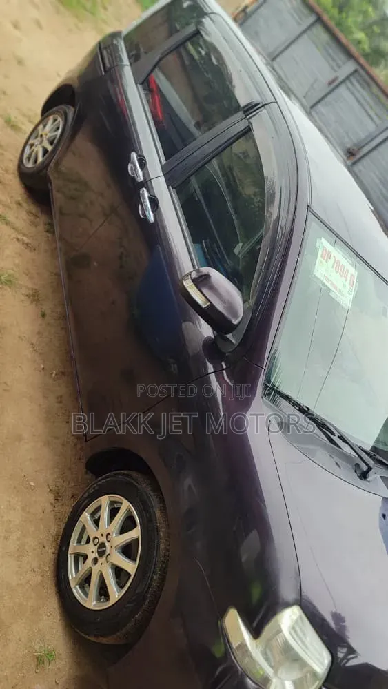 Toyota Sienta 2012 Brown