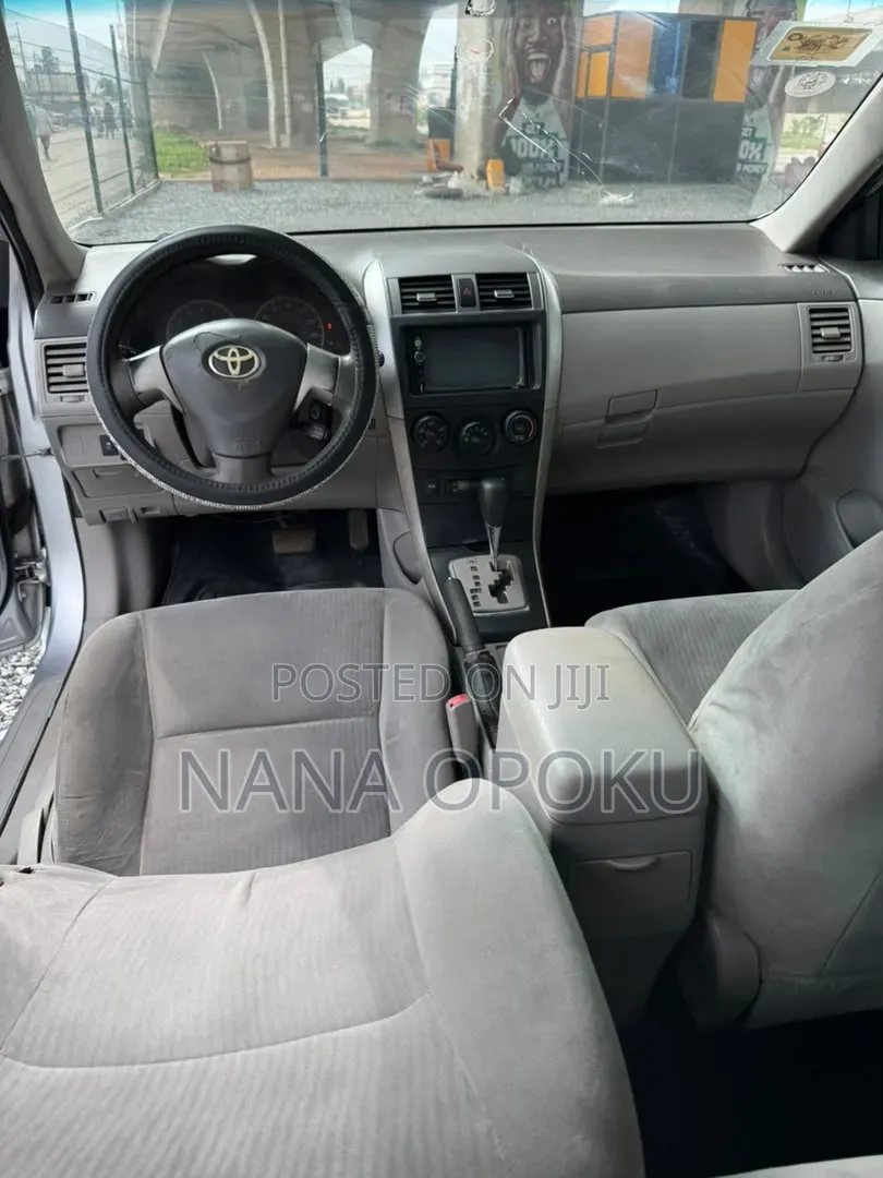 Toyota Corolla 2010 Silver