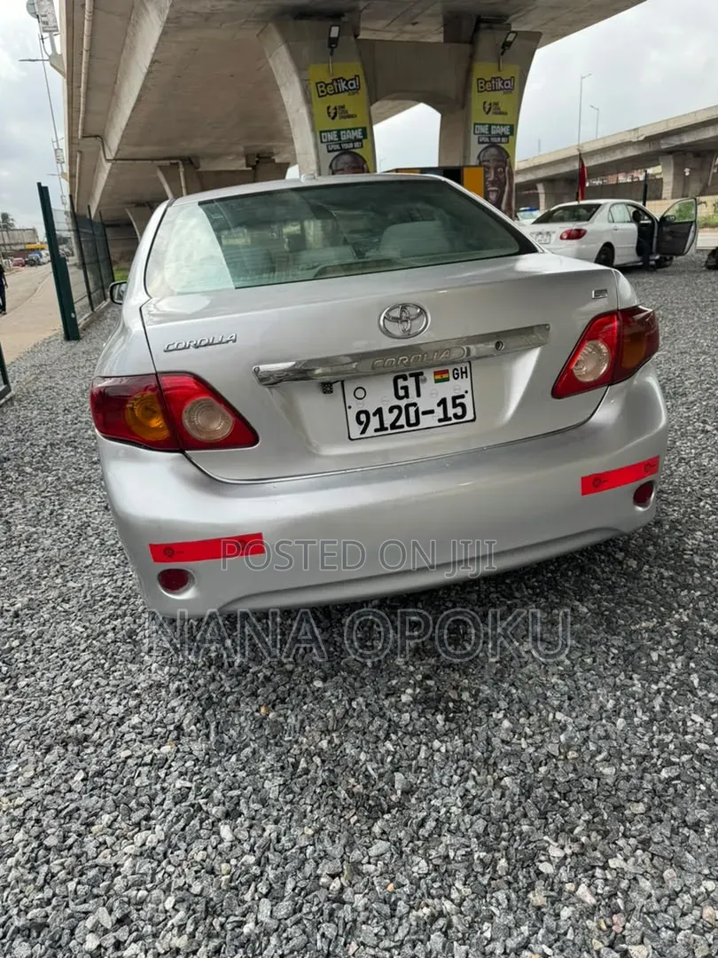 Toyota Corolla 2010 Silver