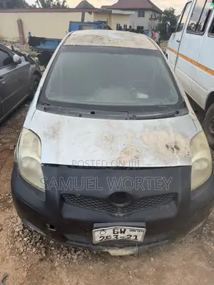 Toyota Vitz 2008 Silver