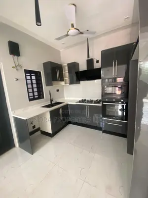 4bdrm Duplex in Spintex for rent