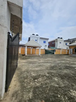 5bdrm House in Lakeside, Accra Metropolitan for sale