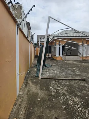 5bdrm House in Lakeside, Accra Metropolitan for sale