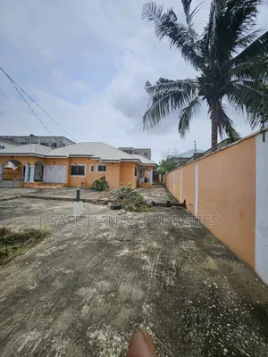5bdrm House in Lakeside, Accra Metropolitan for sale