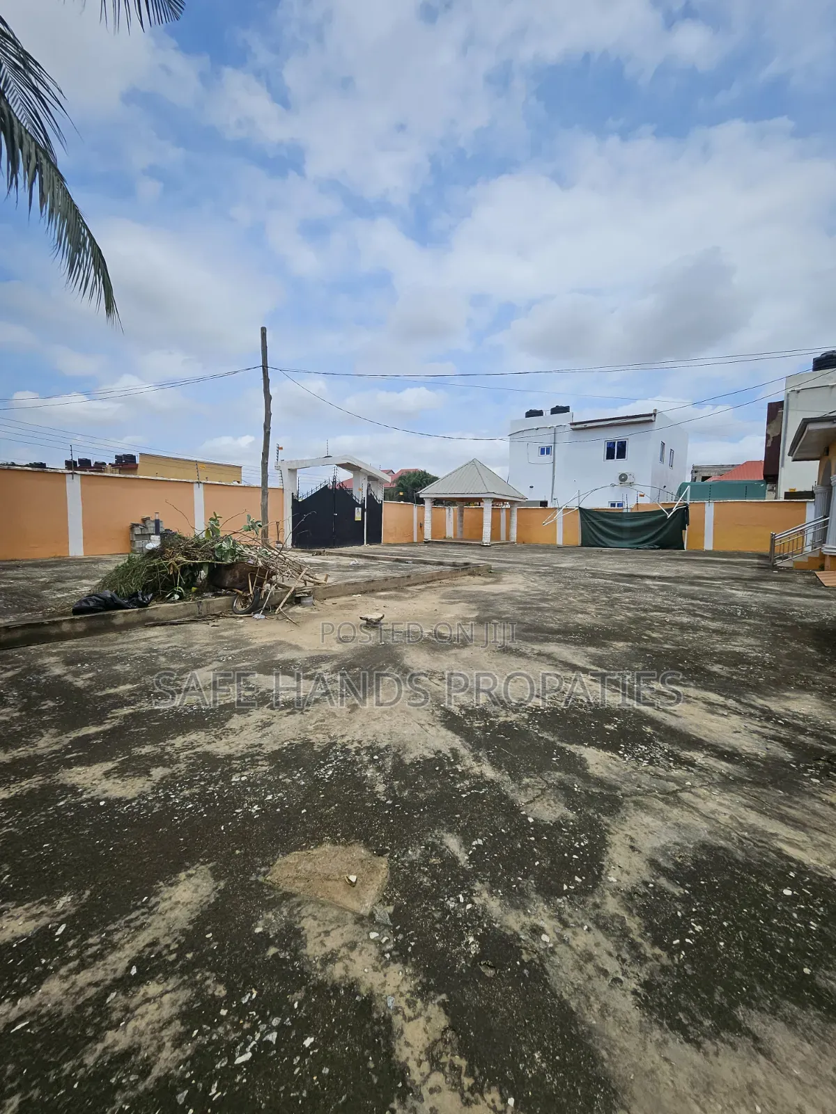 5bdrm House in Lakeside, Accra Metropolitan for sale