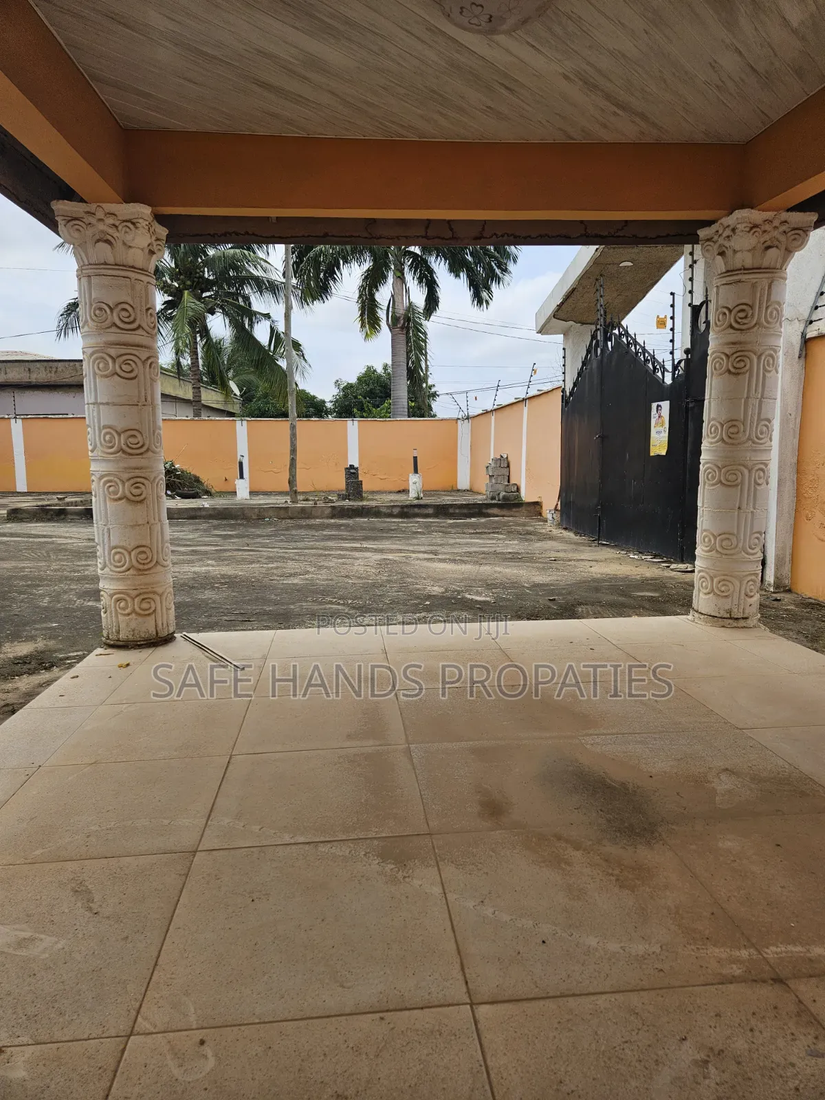 5bdrm House in Lakeside, Accra Metropolitan for sale