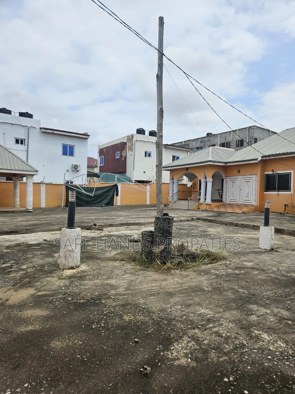 5bdrm House in Lakeside, Accra Metropolitan for sale