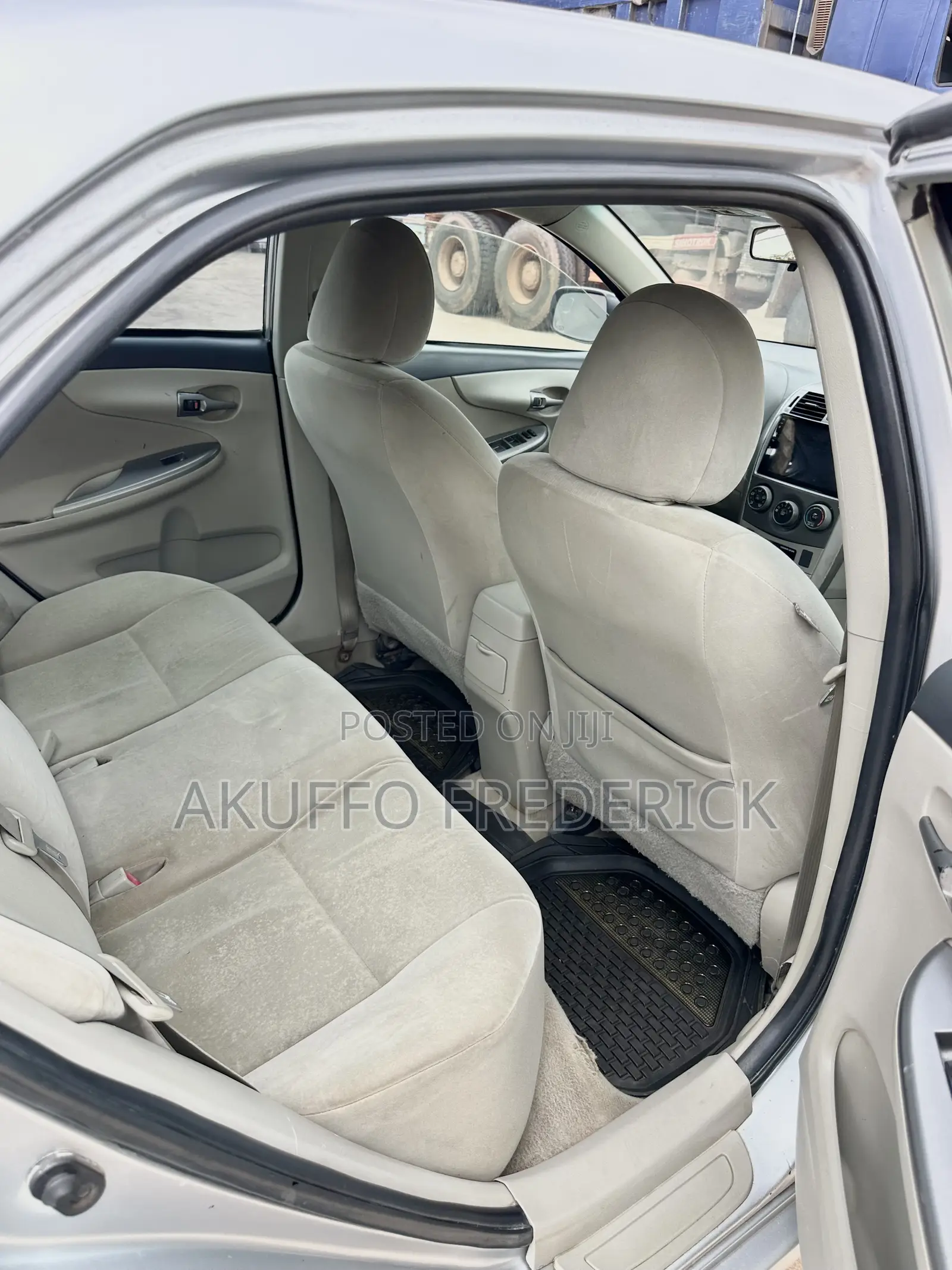 Toyota Corolla LE 4dr Sedan (1.8L 4cyl 4A) 2013 Silver