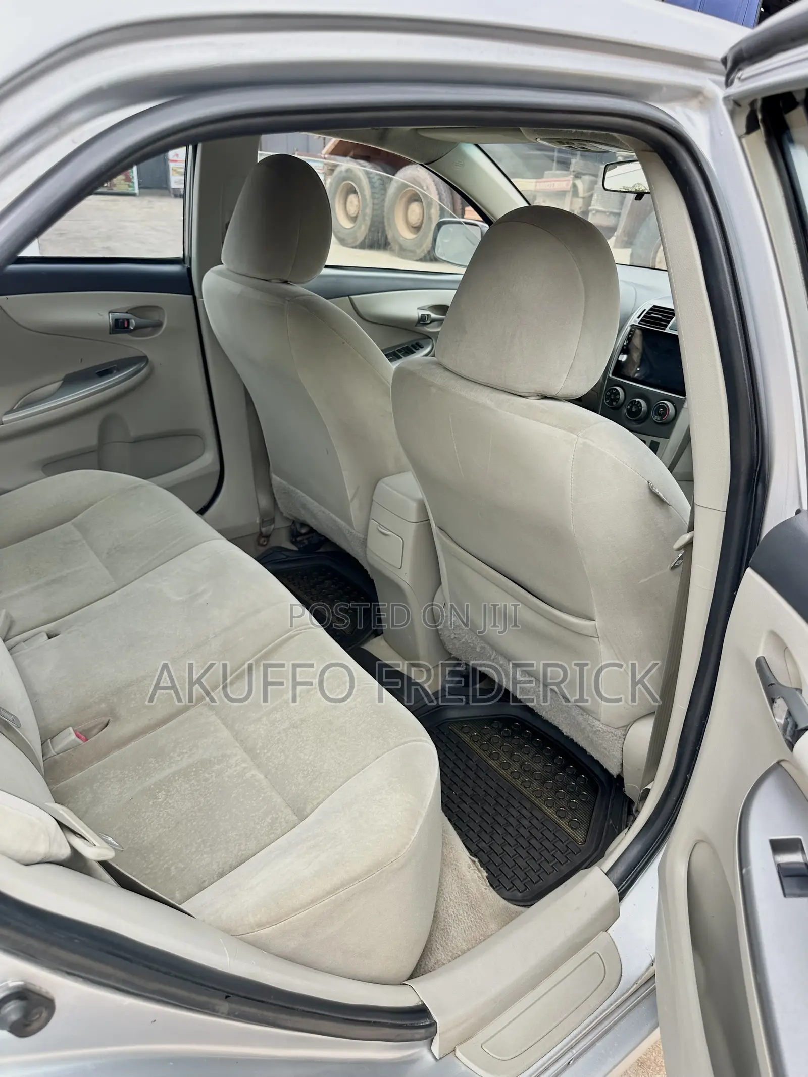 Toyota Corolla LE 4dr Sedan (1.8L 4cyl 4A) 2013 Silver