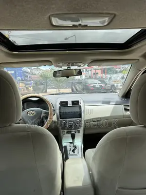 Toyota Corolla LE 4dr Sedan (1.8L 4cyl 4A) 2013 Silver