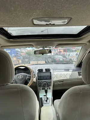 Toyota Corolla LE 4dr Sedan (1.8L 4cyl 4A) 2013 Silver
