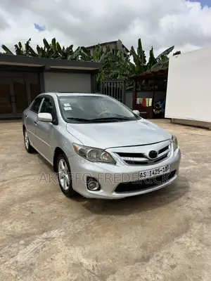 Toyota Corolla LE 4dr Sedan (1.8L 4cyl 4A) 2013 Silver