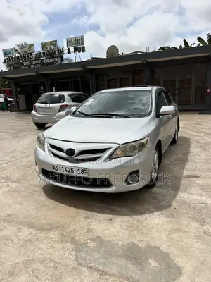 Toyota Corolla LE 4dr Sedan (1.8L 4cyl 4A) 2013 Silver