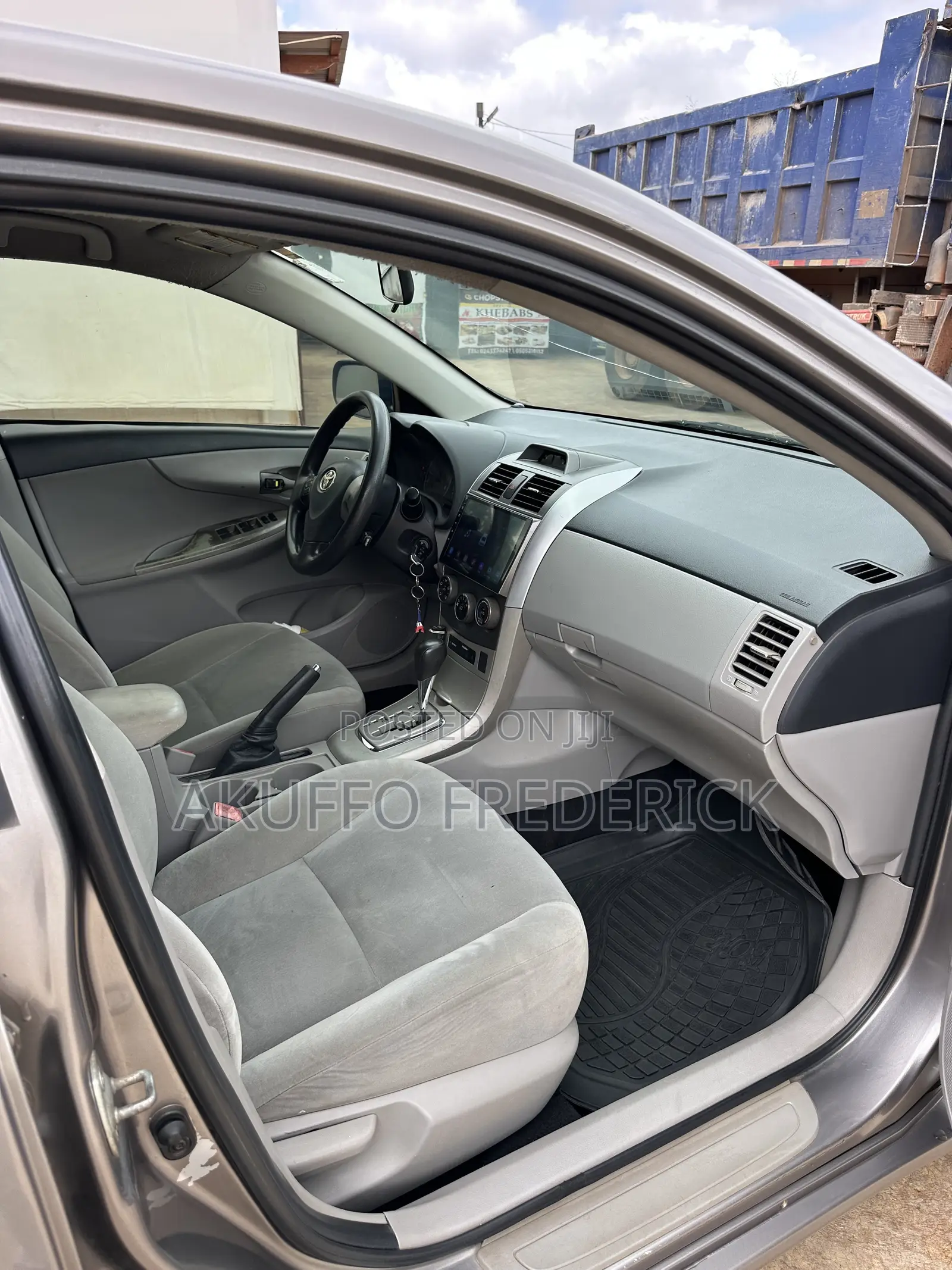 Toyota Corolla LE 4dr Sedan (1.8L 4cyl 4A) 2013 Gray
