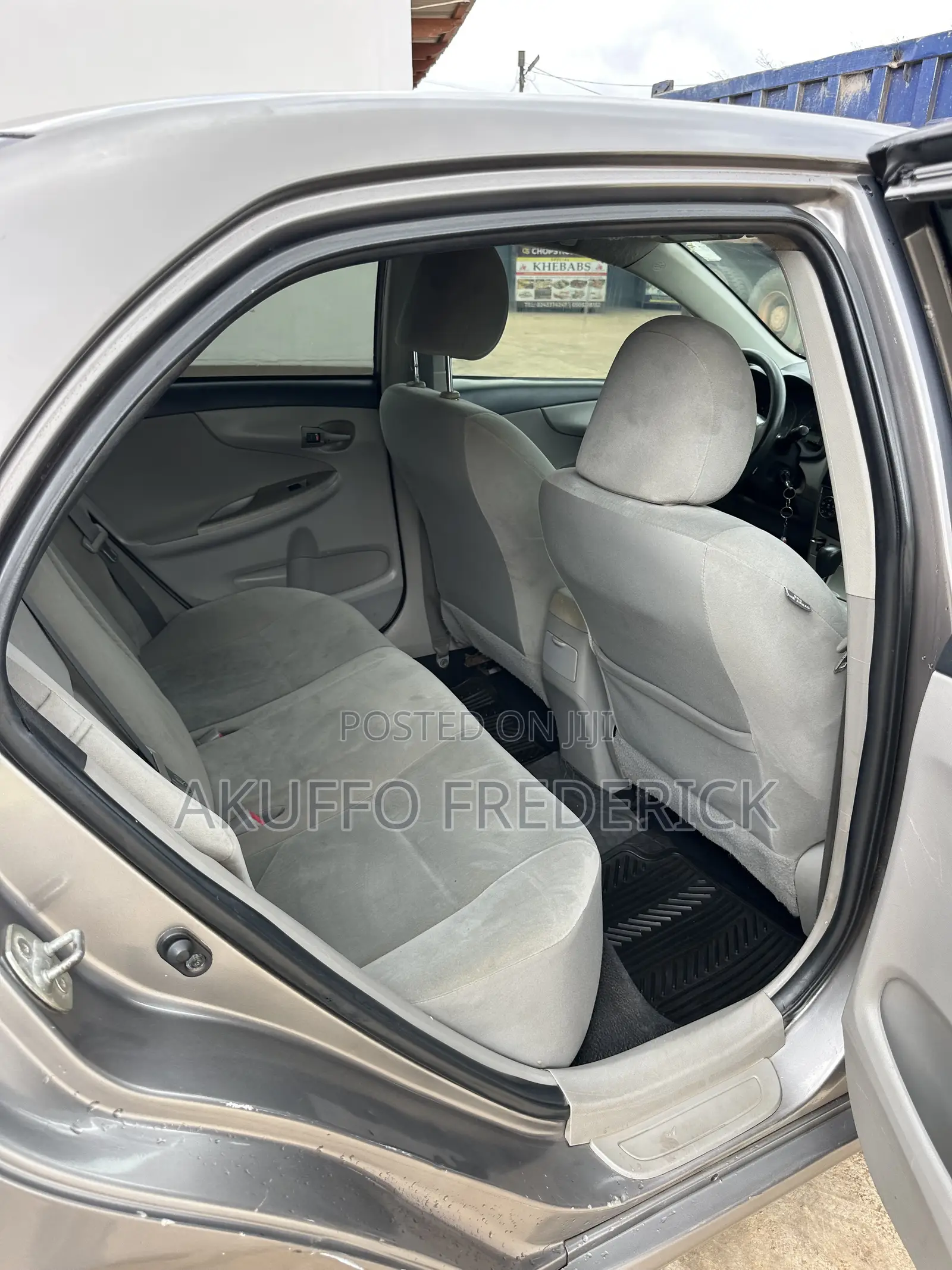 Toyota Corolla LE 4dr Sedan (1.8L 4cyl 4A) 2013 Gray