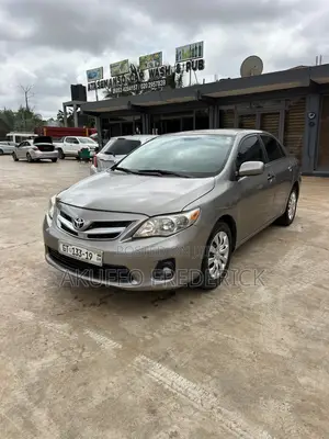 Toyota Corolla LE 4dr Sedan (1.8L 4cyl 4A) 2013 Gray