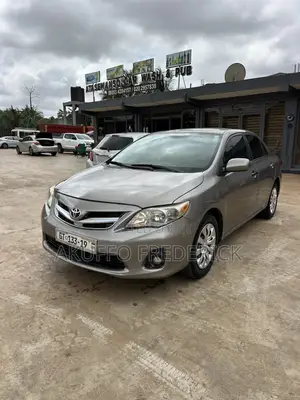 Toyota Corolla LE 4dr Sedan (1.8L 4cyl 4A) 2013 Gray