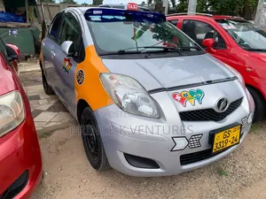Toyota Vitz 1.3 FWD 5dr 2010 Silver