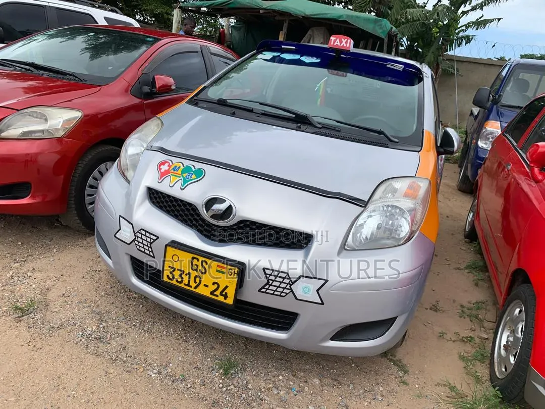 Toyota Vitz 1.3 FWD 5dr 2010 Silver