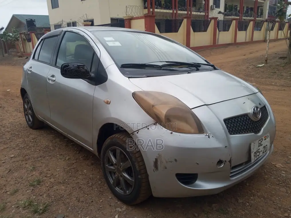 Toyota Vitz 1.3 FWD 5dr 2010 Silver