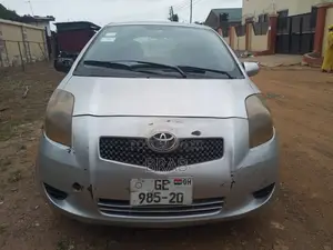 Toyota Vitz 1.3 FWD 5dr 2010 Silver