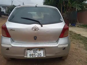 Toyota Vitz 1.3 FWD 5dr 2010 Silver