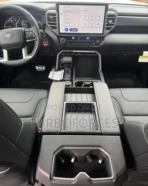 Toyota Tundra 2022 White