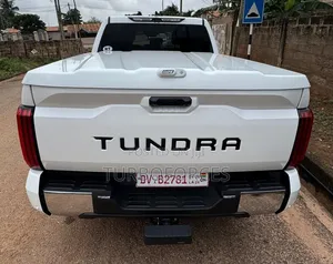 Toyota Tundra 2022 White