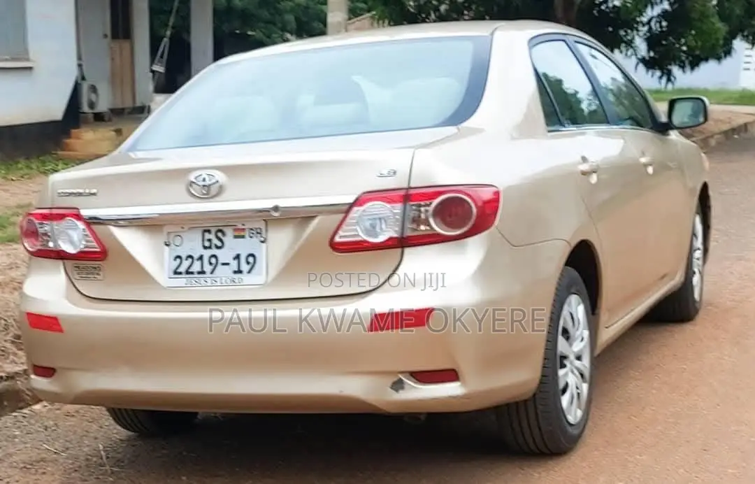 Toyota Corolla LE 4dr Sedan (1.8L 4cyl 4A) 2012 Gold