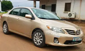Toyota Corolla LE 4dr Sedan (1.8L 4cyl 4A) 2012 Gold