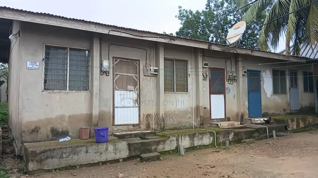 4bdrm Apartment in Kaaf Estate, Gomoa East for sale