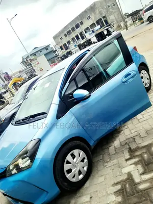Toyota Vitz 1.3 FWD 5dr 2015 Blue