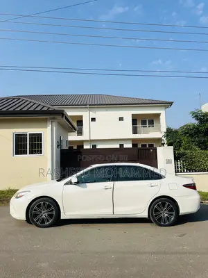 Toyota Camry SE w/Special Edition Pkg (2.5L 4cyl 6A) 2016 White
