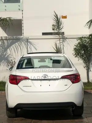 Toyota Corolla SE 4dr Sedan (1.8L 4cyl CVT) 2017 White