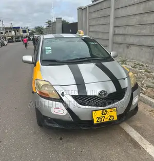 Toyota Yaris 2010 Silver