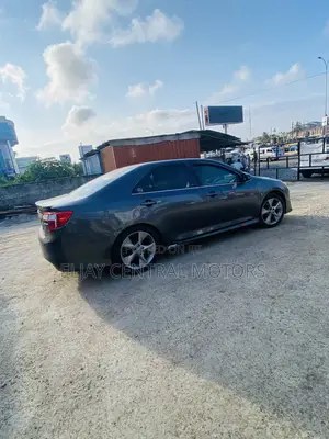 Toyota Camry SE Sport 4dr Sedan (2.5L 4cyl 6A) 2014 Gray