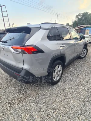Toyota RAV4 2021 Silver