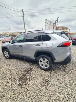 Toyota RAV4 2021 Silver