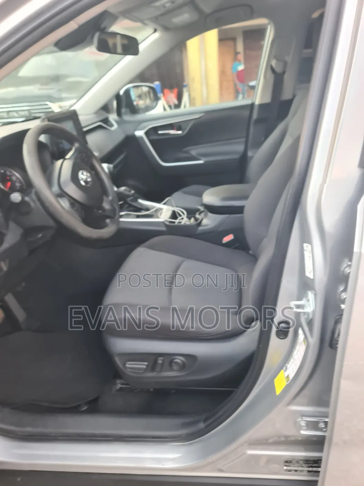 Toyota RAV4 2021 Silver