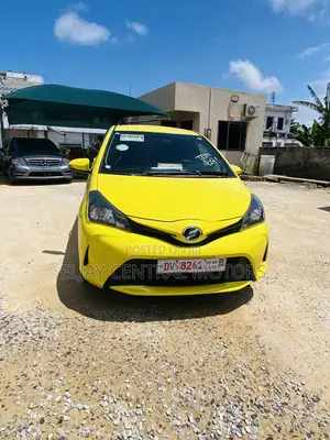 Toyota Vitz 1.3 AWD 5dr 2015 Yellow